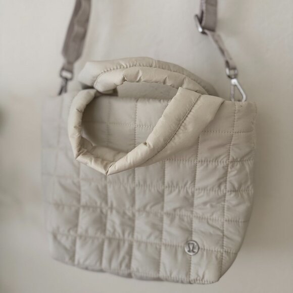 Lululemon Quilted Grid Tote Bag - Picture 3 of 13